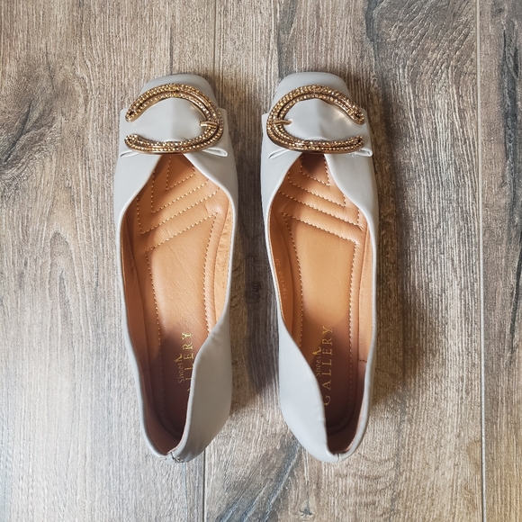 Grey Pumps with Gold Details - Picture 6 of 6